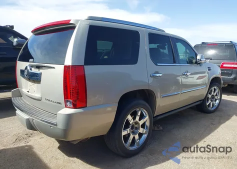 2008 Cadillac Escalade Standard z USA, uszkodzony, nr VIN 1GYFK63818R255668